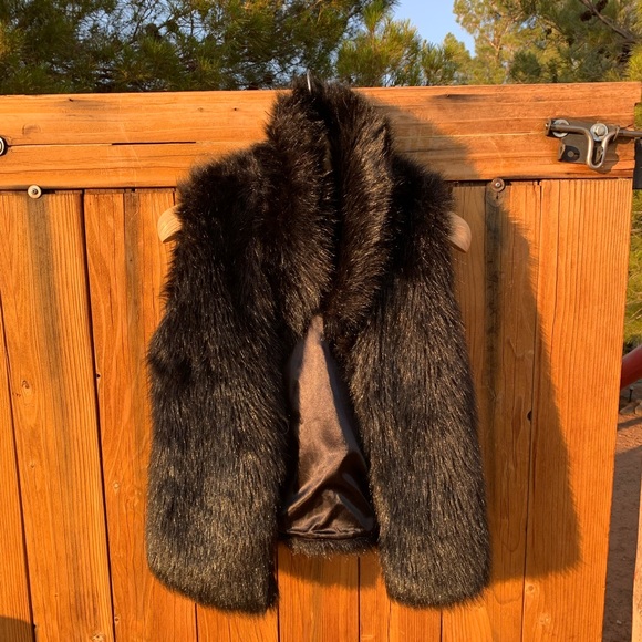 JACK bb Dakota Faux Fur Vest Black -Medium - Picture 2 of 5